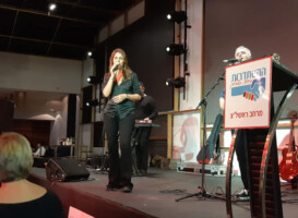 מסיבת חנוכה גמלאי ההסתדרות עינת שרוף והלקתה מסיבת חנוכה גמלאי ההסתדרות מרחב ראשון לציון
